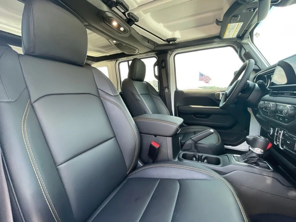 Used 2024 White Jeep Sahara image 10