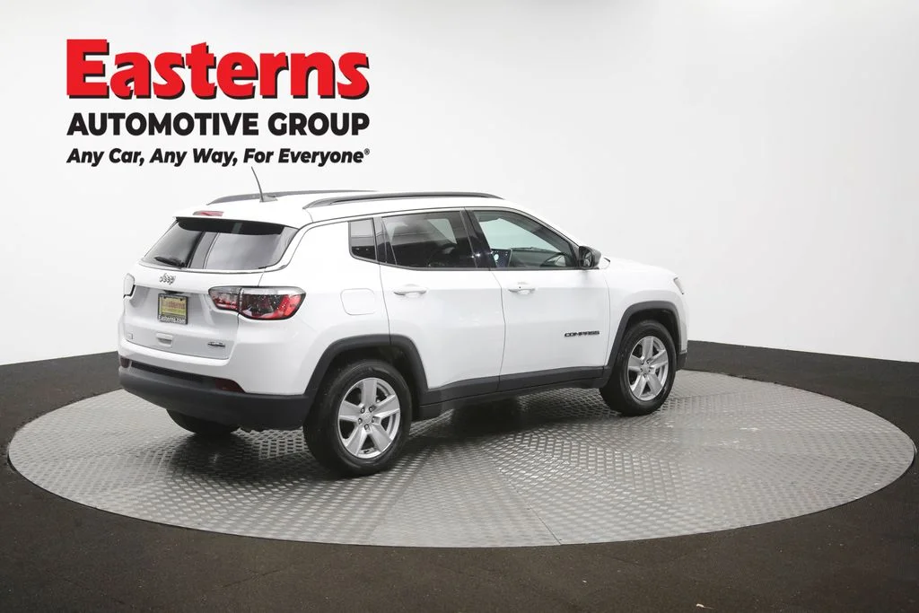 Used 2022 White Jeep Latitude image 41