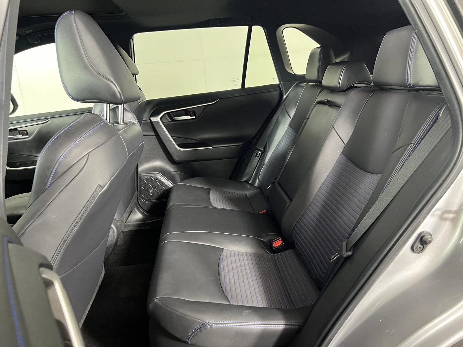 Used 2023 Silver Sky Metallic w/Midnight Black Metallic Roof Toyota XSE image 25