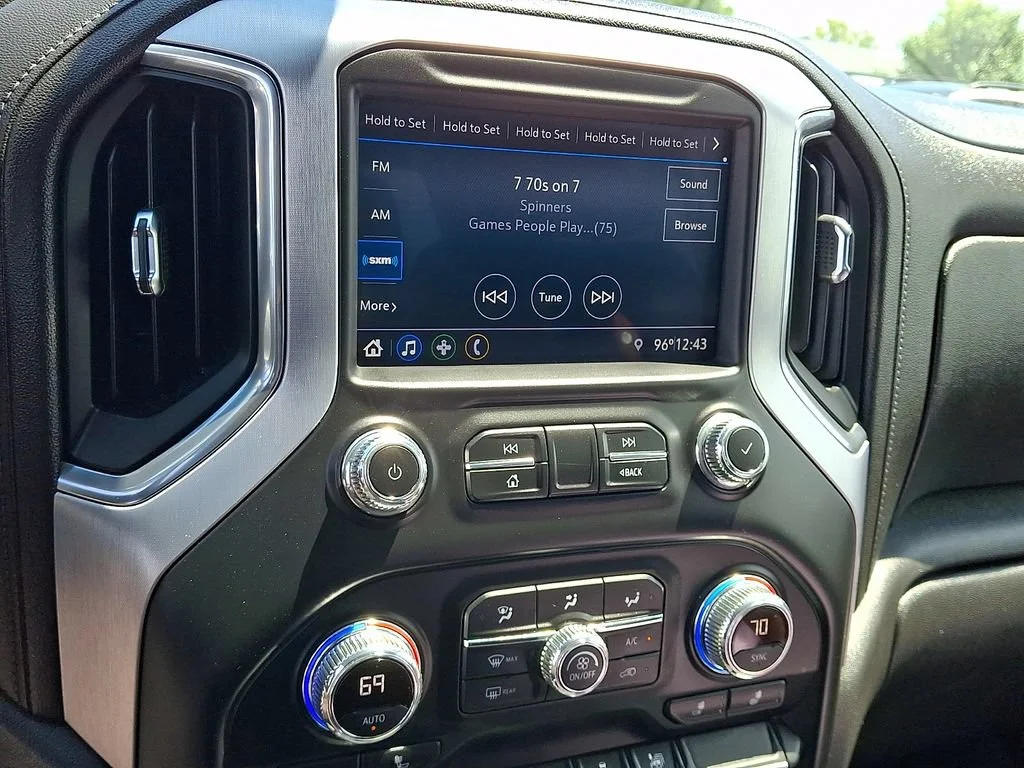 Used 2021 SUMMIT WHITE GMC Elevation image 24