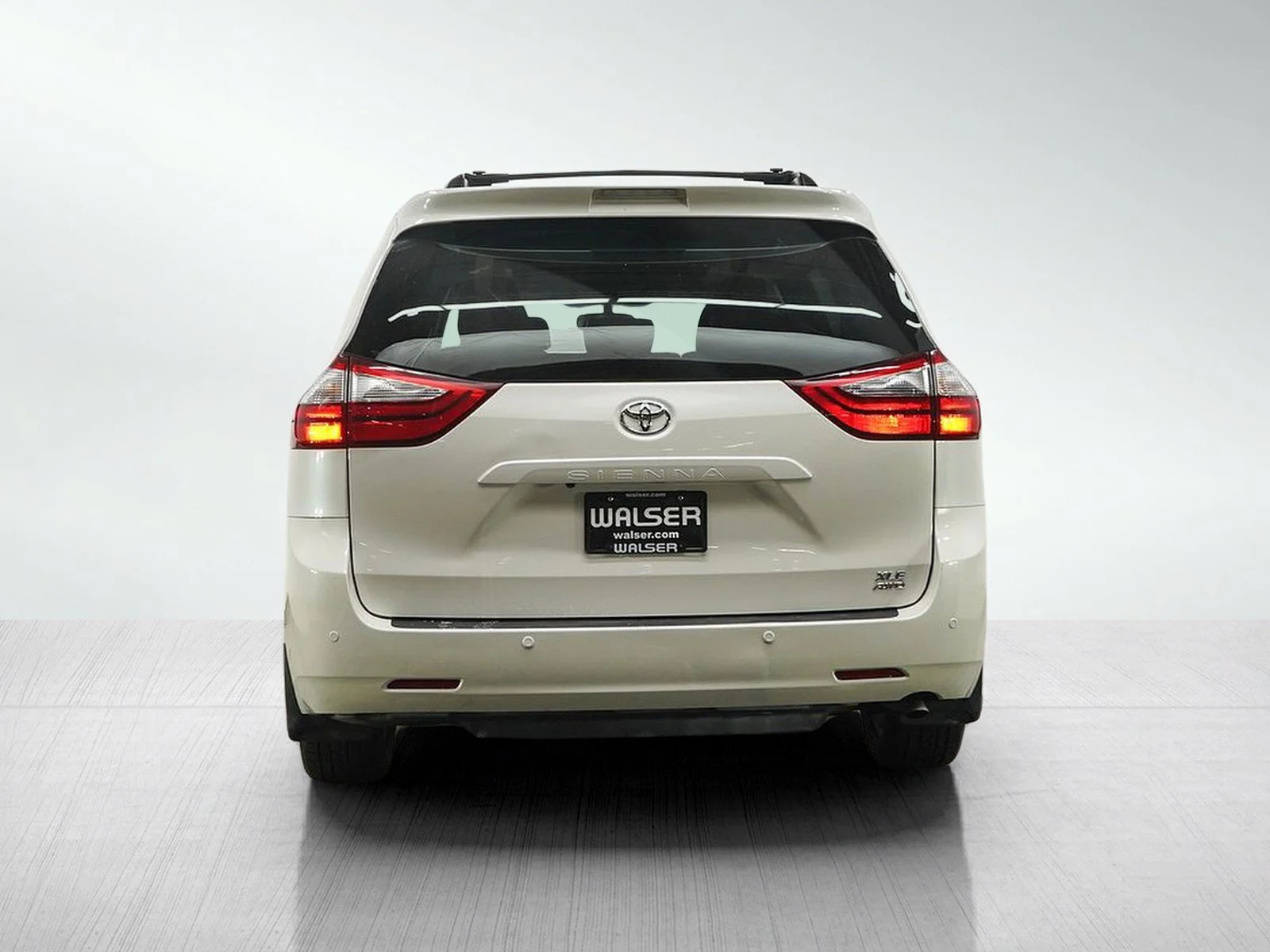 Used 2017 White Toyota XLE image 4