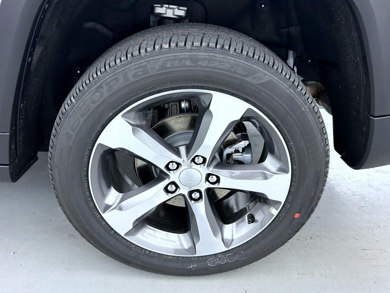 New 2026 Bright White Clear-Coat Exterior Paint Jeep Limited image 23