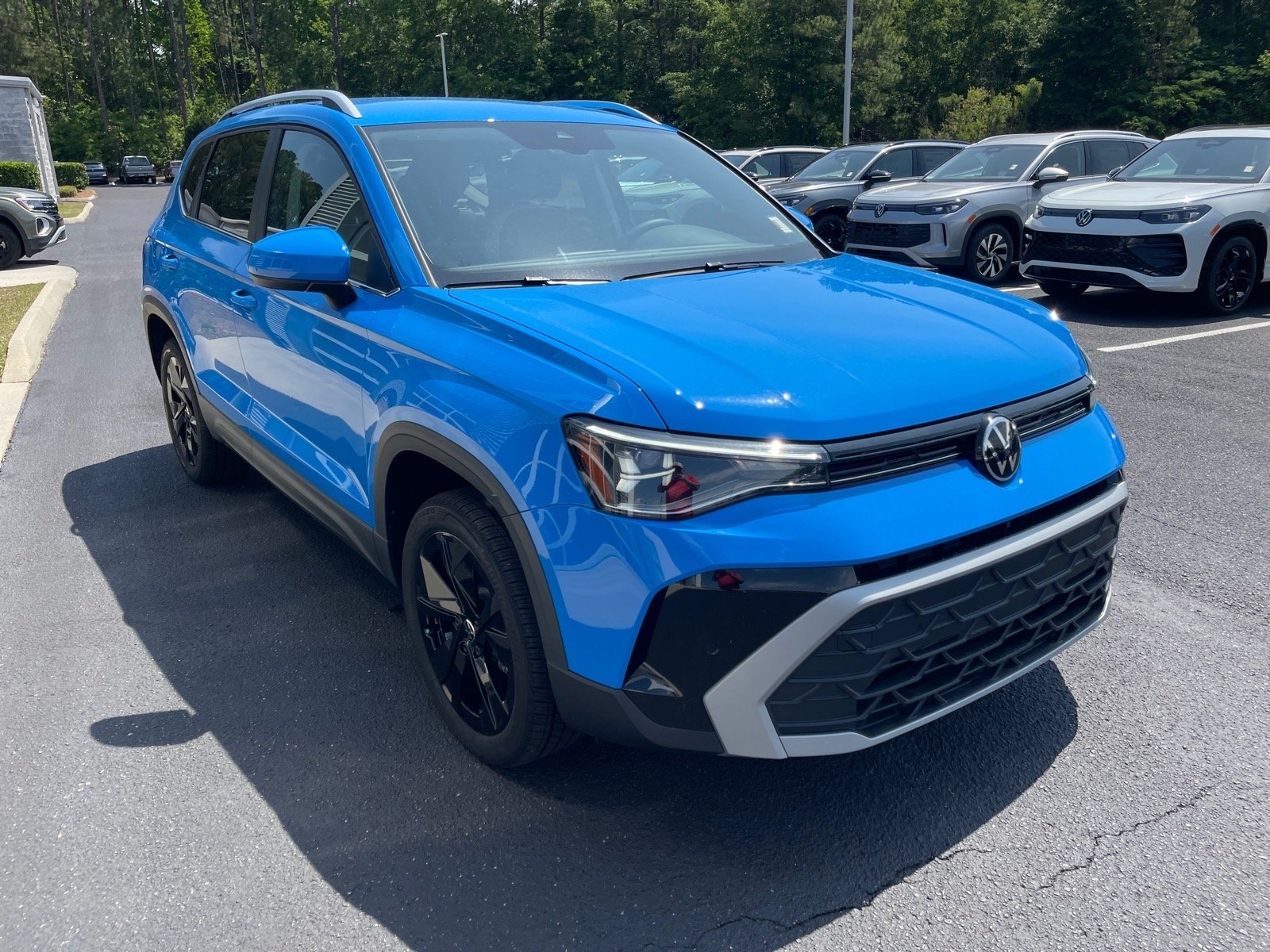 New 2026 Cornflower Blue Volkswagen SE image 3
