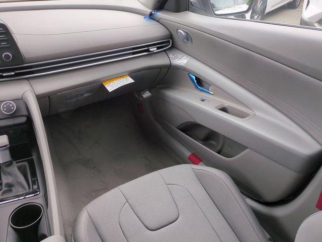New 2026 White Hyundai SE image 15