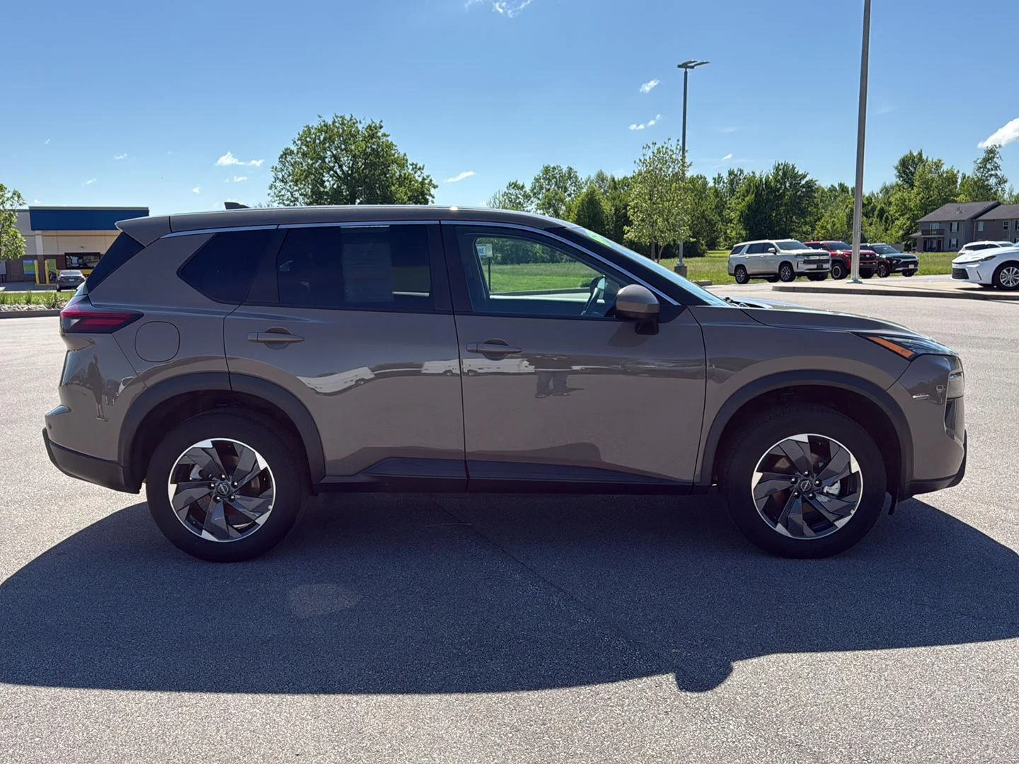 2025 Nissan Rogue SV - Photo 8