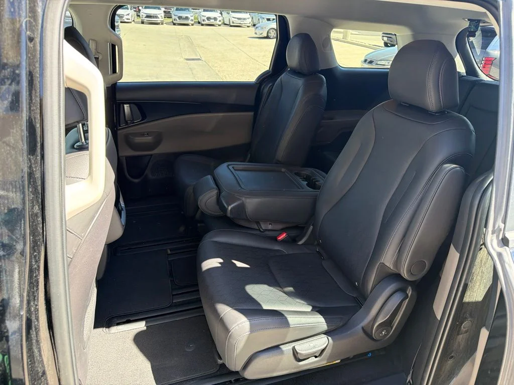 Used 2026 Black Kia LXS image 18