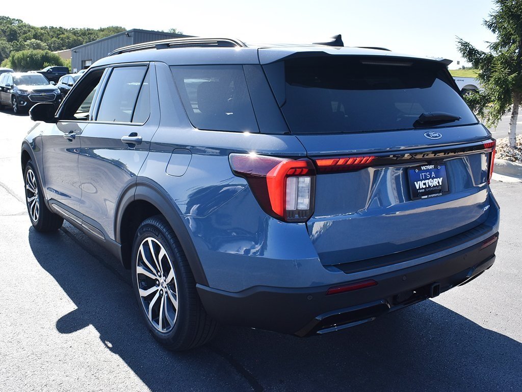 2025 Ford Explorer ST-Line photo 3