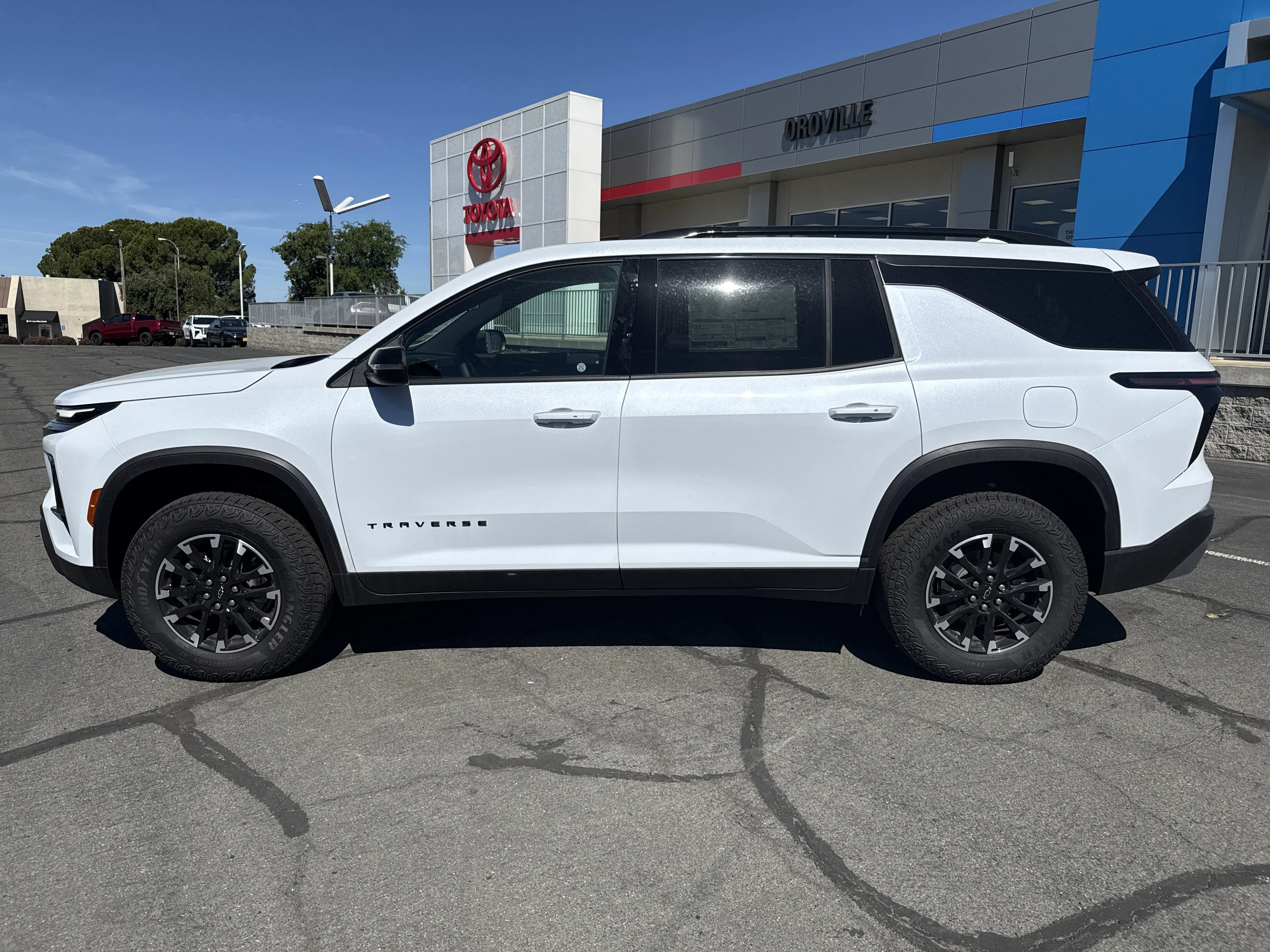 New 2026 Polar White Tricoat Chevrolet Z71 image 2