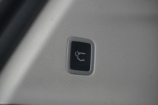 Used 2022 GREY Chrysler Touring L image 8