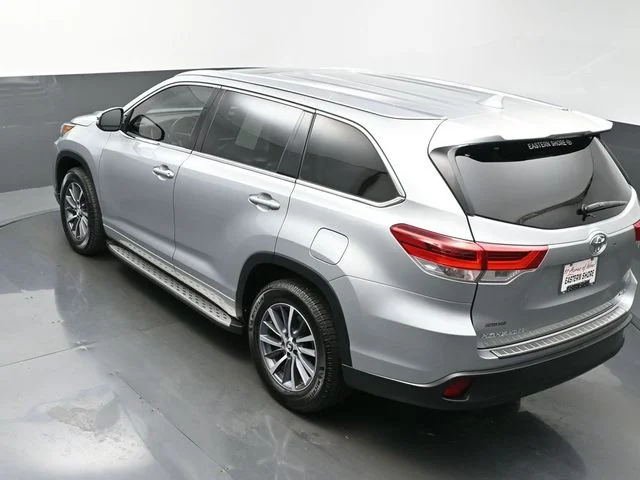 Used 2017 Silver Toyota XLE image 57