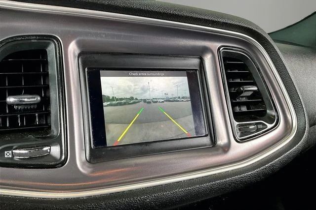 Used 2019 Black Dodge SXT image 13