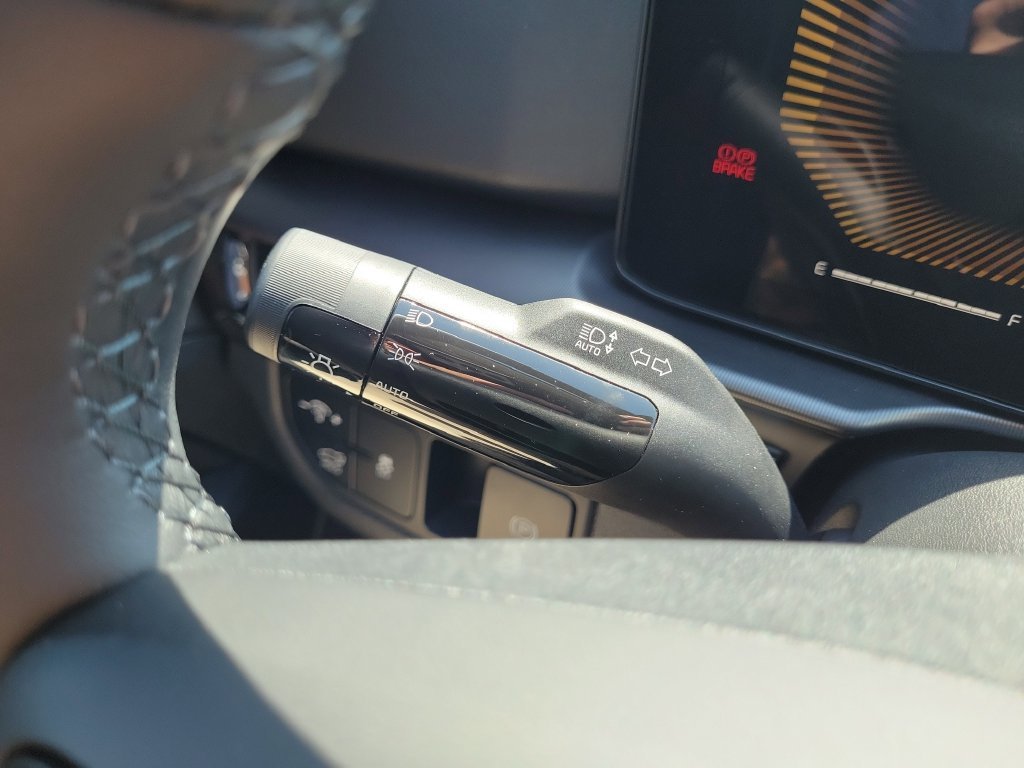 New 2026 Glacial White Pearl Kia EX image 30