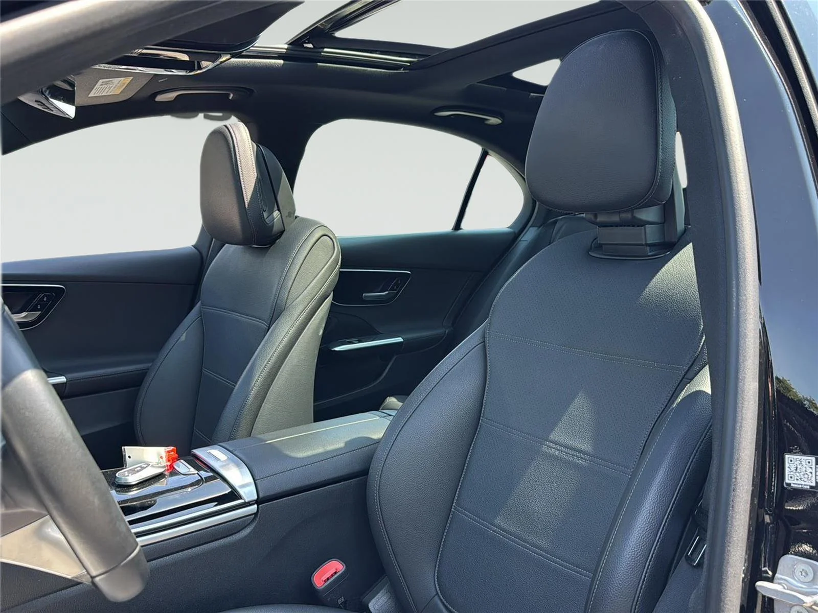 2025 Mercedes-Benz C-Class Sedan C 300 - Photo 15