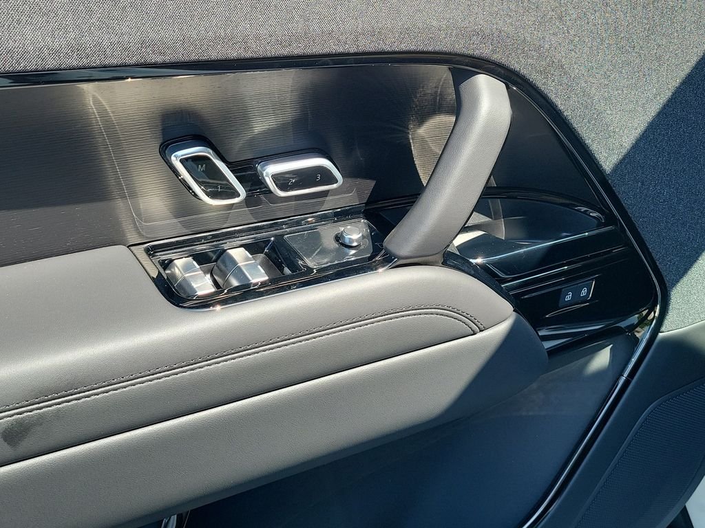 New 2026 White Land Rover Dynamic SE image 24