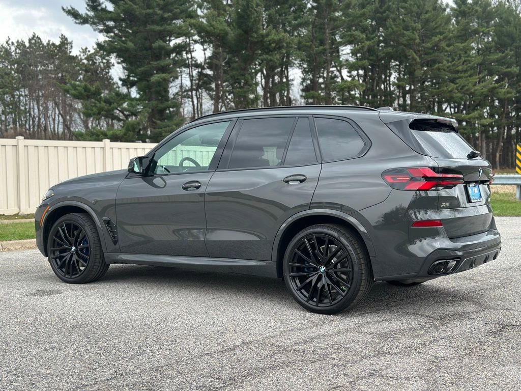 New 2026 Dravit Grey Metallic BMW M60i image 5