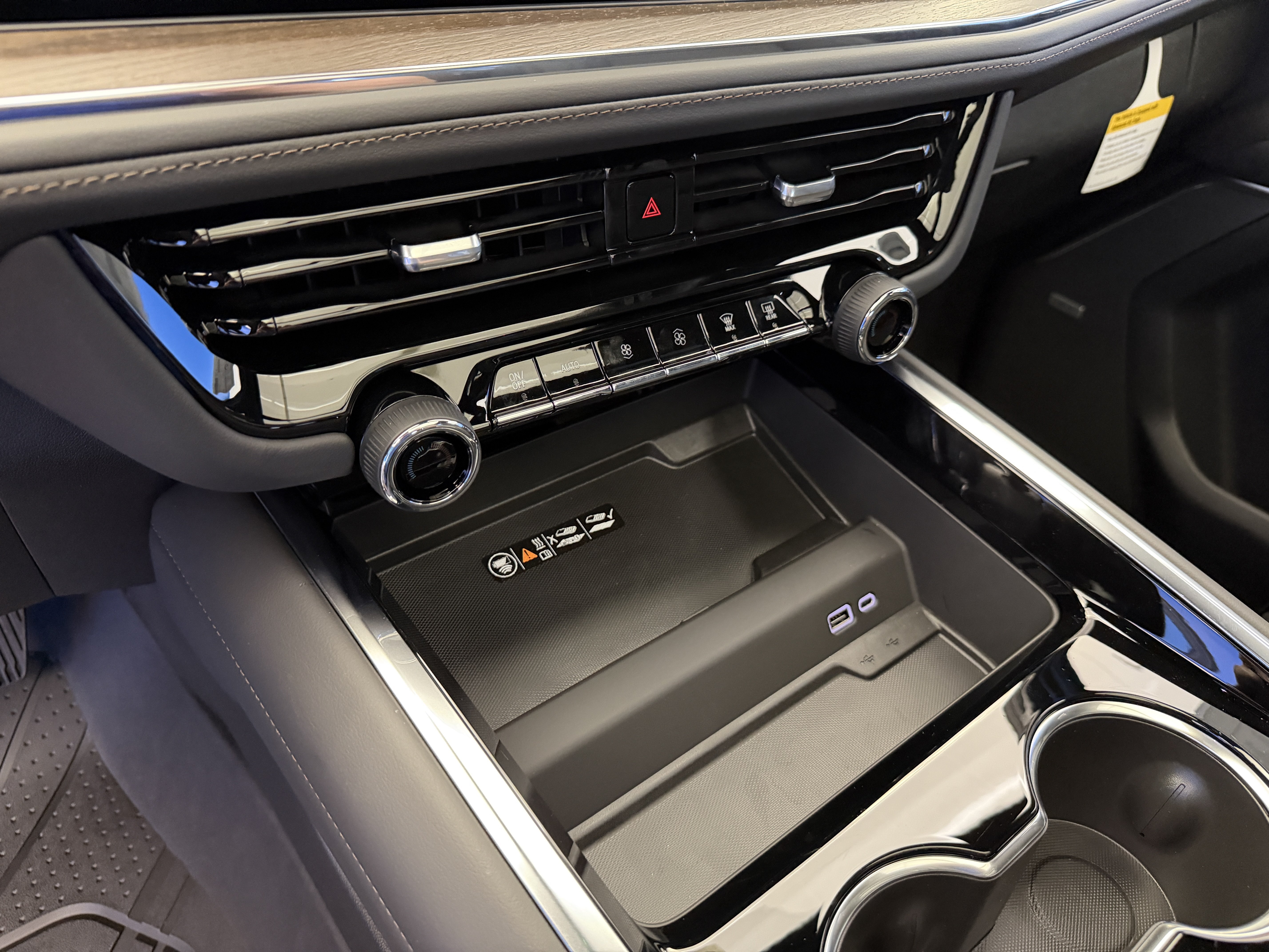 2026 Chevrolet Suburban High Country - Photo 26