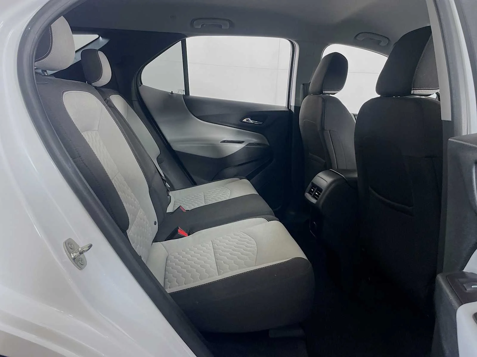Used 2018 Summit White Chevrolet LS image 23