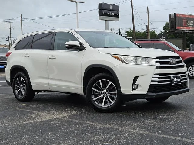 Used 2018 Toyota Highlander XLE with VIN 5TDKZRFH2JS529643 for sale in Sulphur Springs, TX