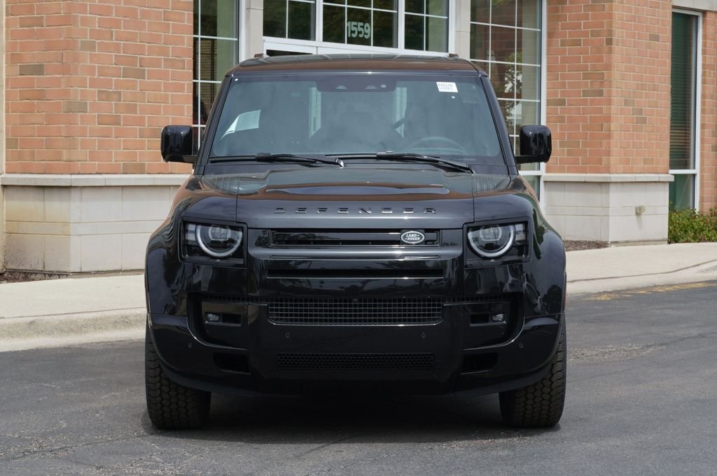 Used 2026 Black Land Rover X-Dynamic SE image 4