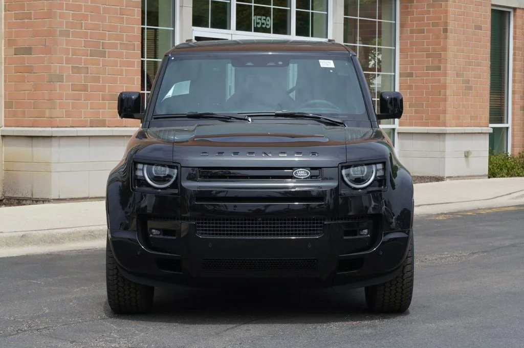 Used 2026 Black Land Rover X-Dynamic SE image 4
