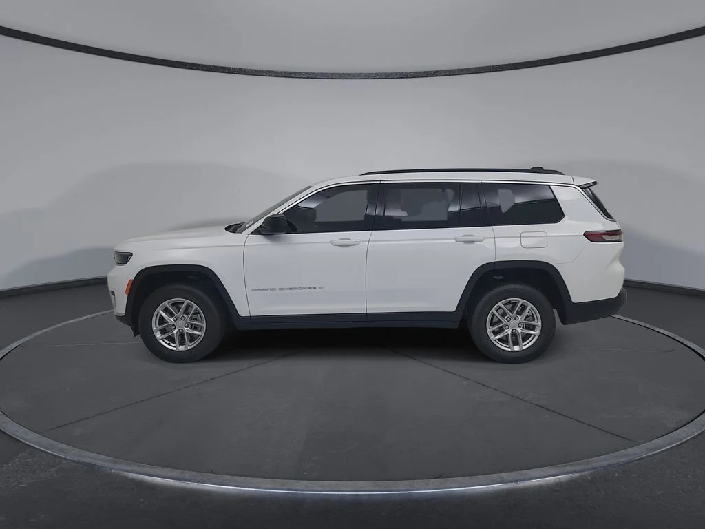 New 2026 Bright White Clear-Coat Exterior Paint Jeep Laredo image 9