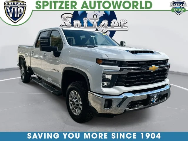 Used 2025 White Chevrolet LT image 1