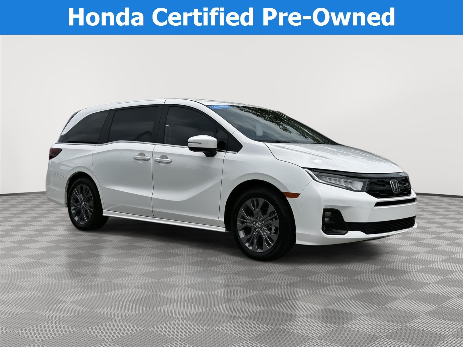 2026 Honda Odyssey Touring's photo
