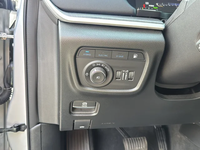Used 2024 Silver Jeep 4xe image 28