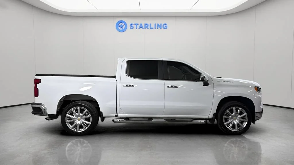 Used 2024 Summit White Chevrolet LT image 11