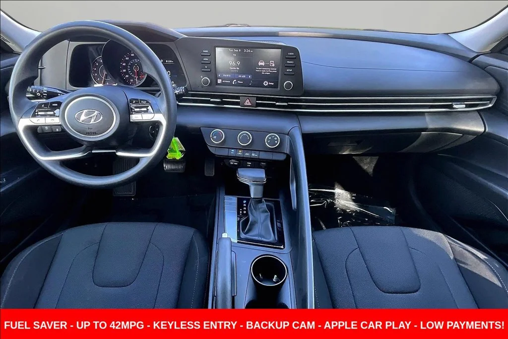 Used 2023 Silver Hyundai SE image 7