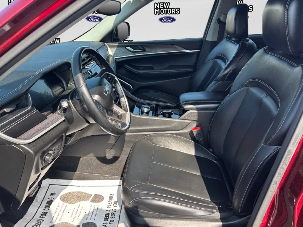 Used 2021 Velvet Jeep Limited image 10