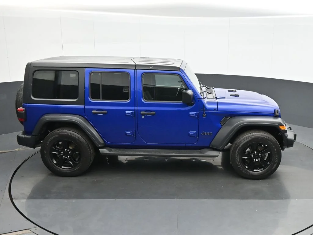 Used 2020 Blue Jeep Unlimited Sport Altitude image 22