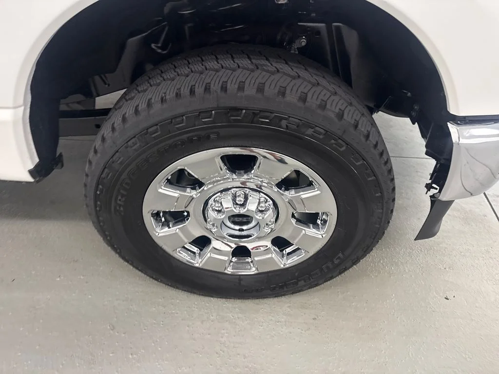 New 2027 Star White Metallic Tri-Coat Ford F-250® Lariat® image 5