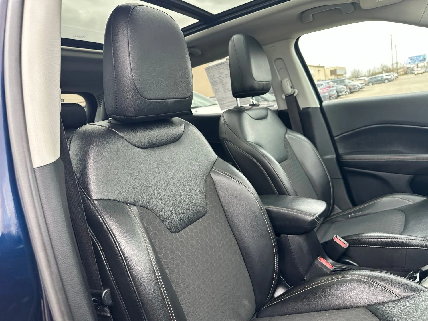 Used 2021 Blue Jeep Latitude image 31