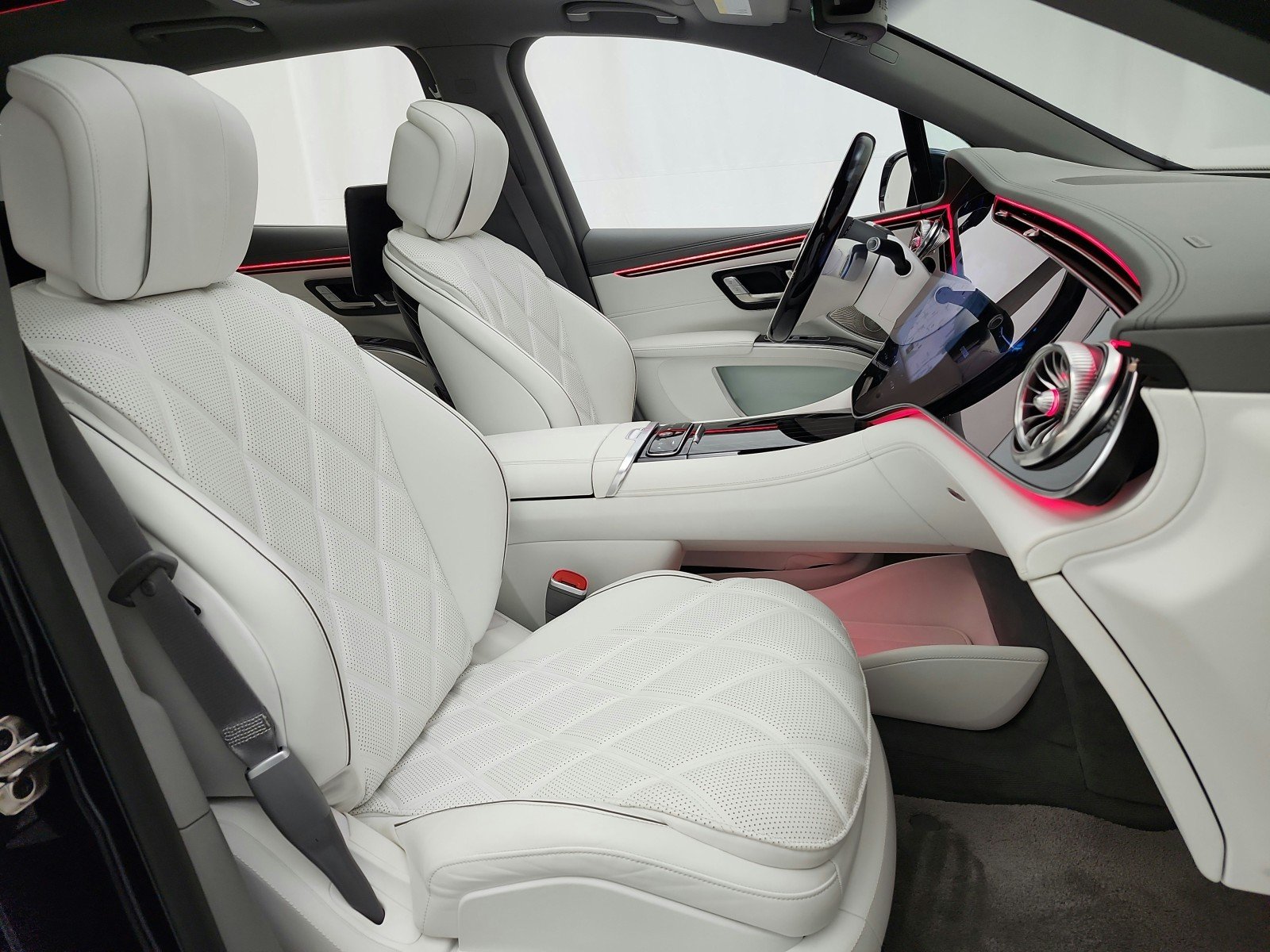 Used 2024 CIRRUS SILVER/NAUTIC Mercedes-Benz Maybach EQS 680 4MATIC® SUV image 19