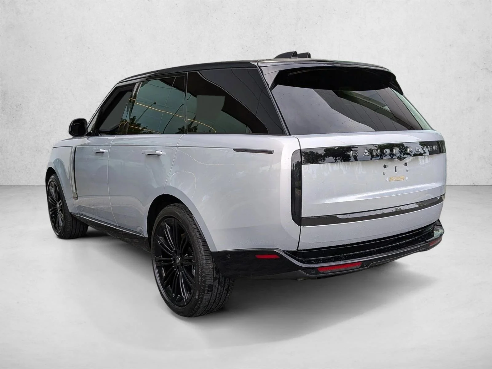 Used 2025 Hakuba Silver Metallic Land Rover SE image 8