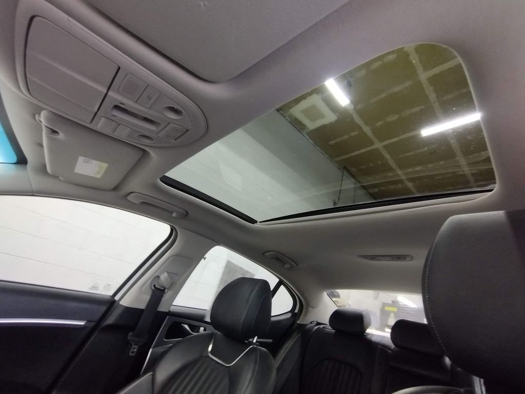 Used 2020 White Genesis 2.0T image 24