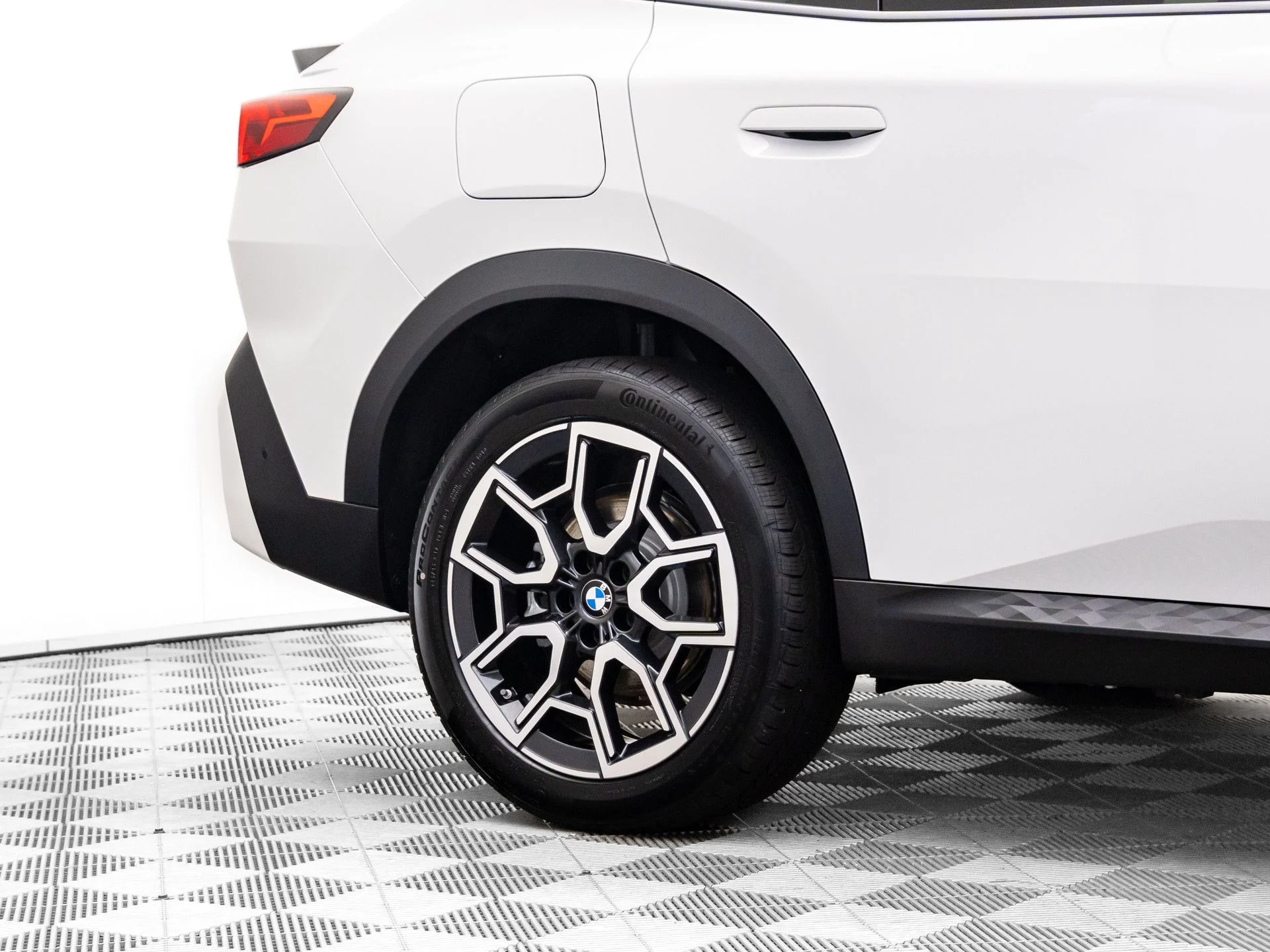 New 2026 White BMW xDrive28i image 31