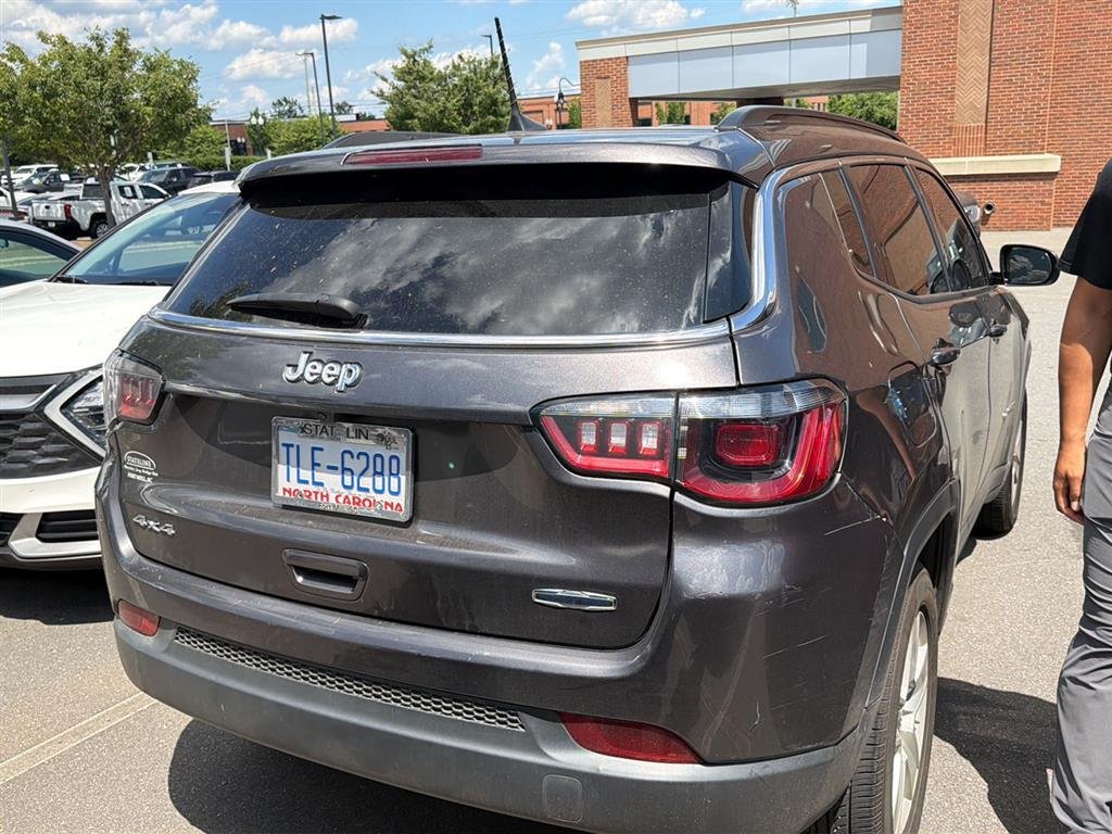 Used 2022  JEEP  image 4