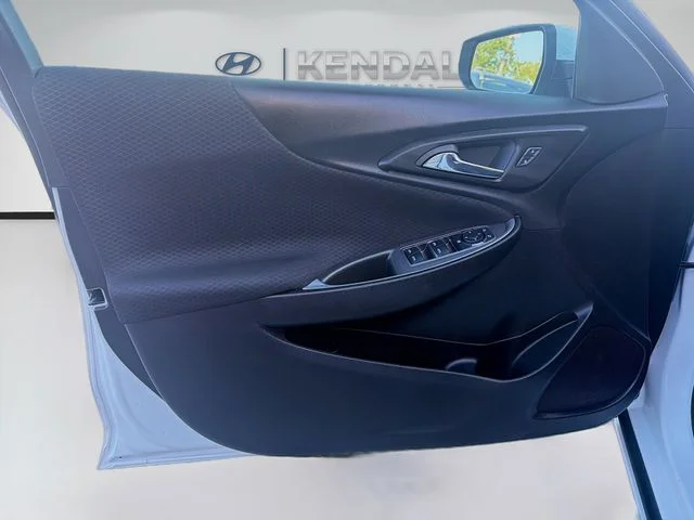 Used 2025 Summit White Chevrolet LT image 17