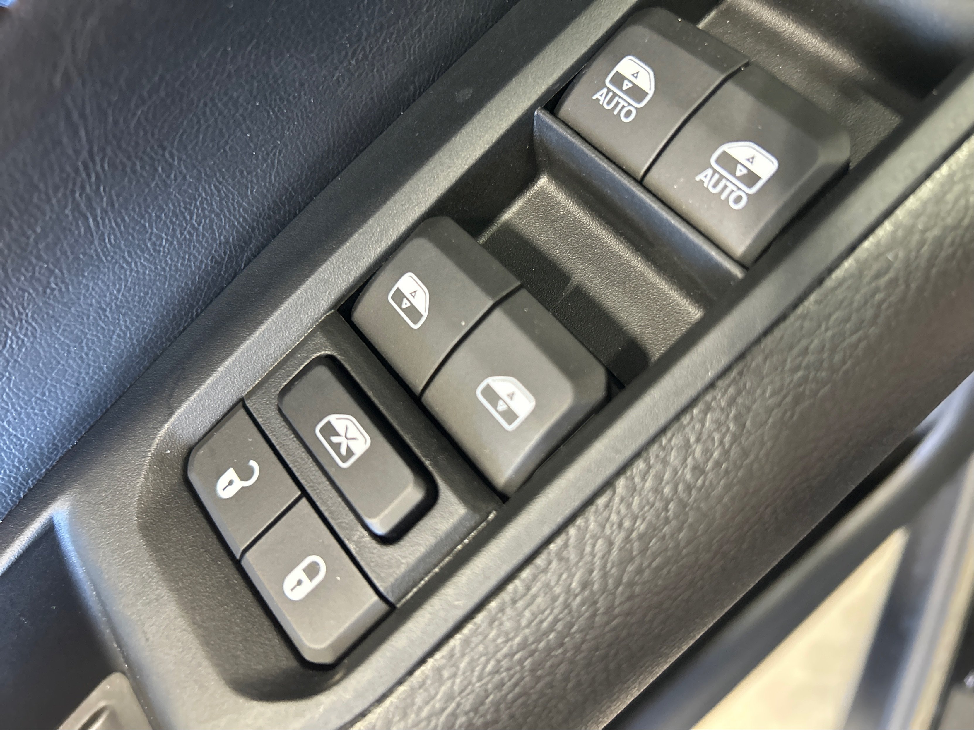 New 2026 Diamond Black Crystal Pearlcoat Jeep Latitude image 29