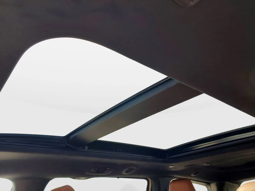 New 2026 Bright White Clear-Coat Exterior Paint Chrysler Pinnacle image 12