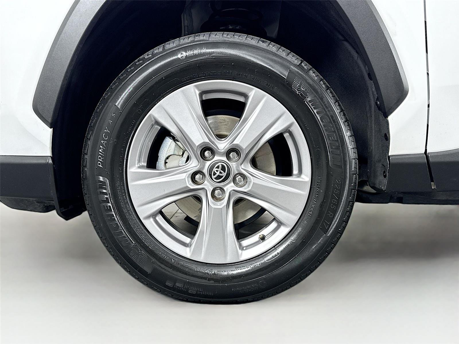 Used 2025 Ice Cap Toyota XLE image 44