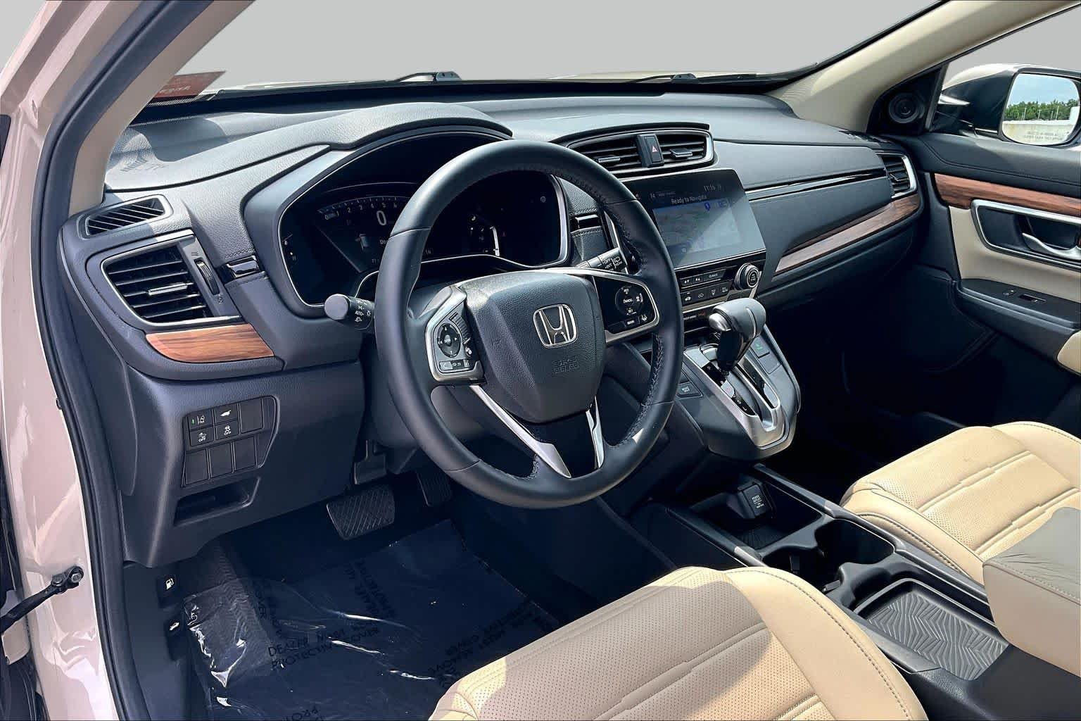 Used 2017 White Diamond Pearl Honda Touring image 18