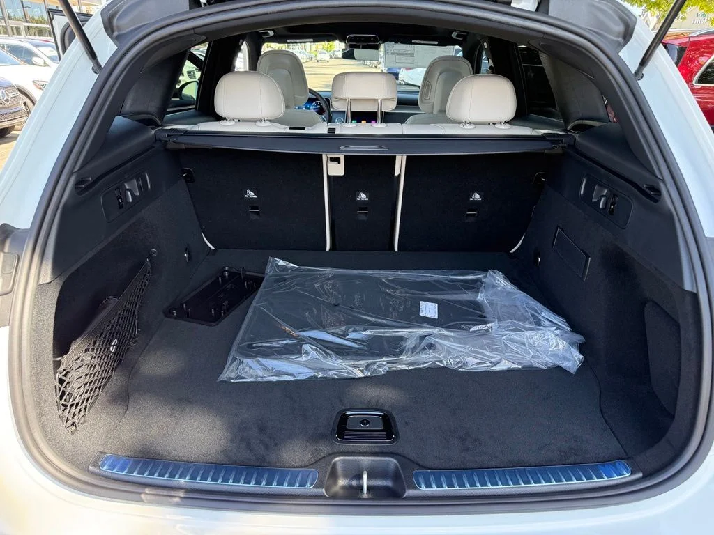 New 2027 White Mercedes-Benz GLC 300 image 18