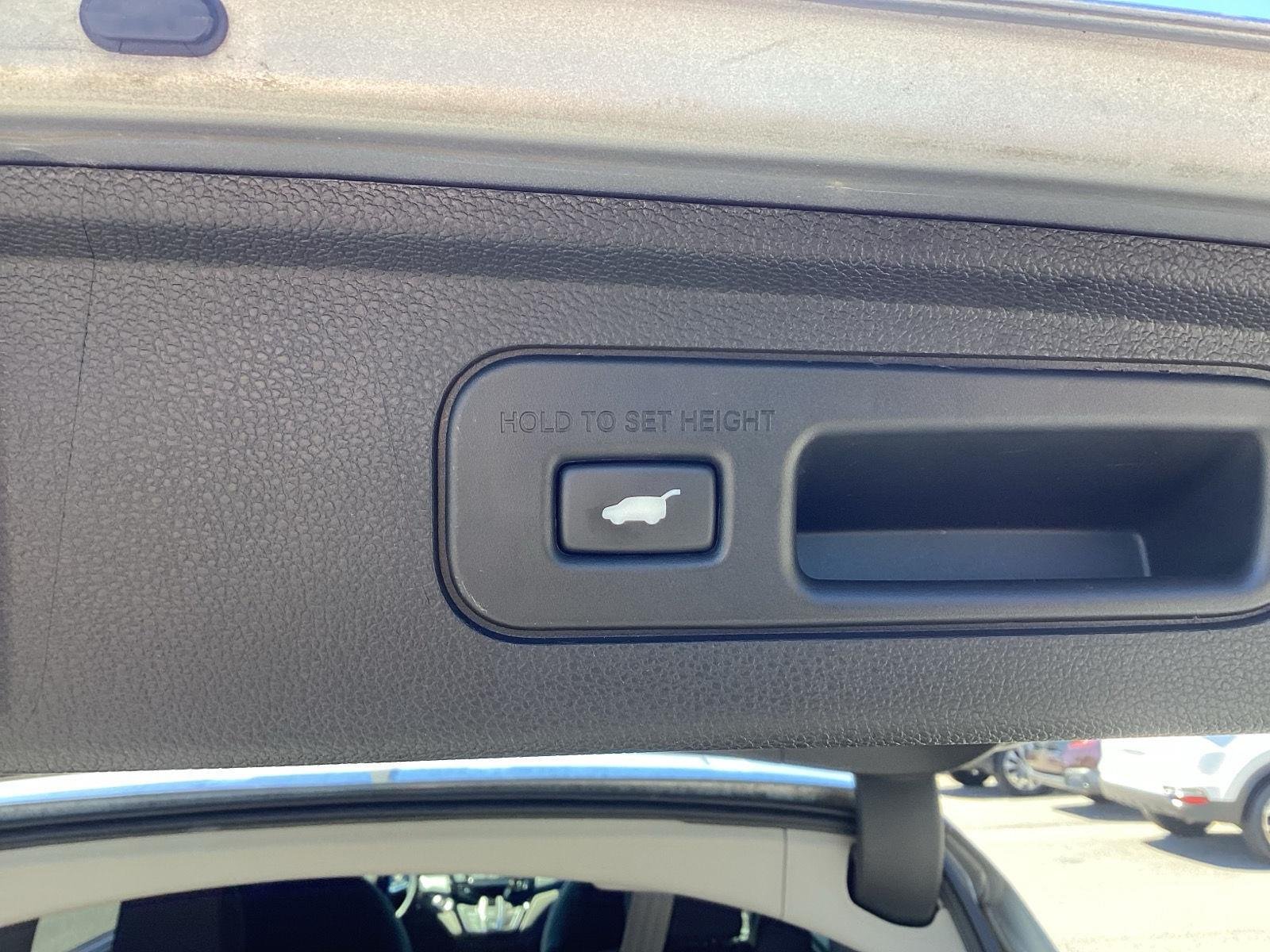 Used 2021 Lunar Silver Metallic Honda Touring image 8