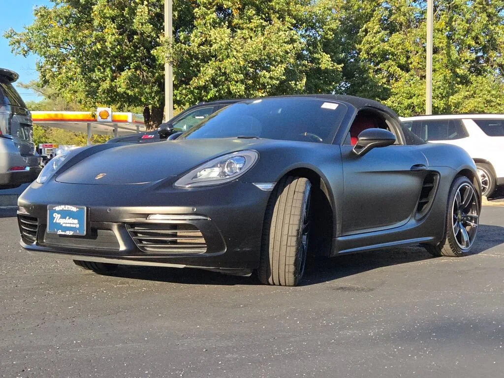 Used 2018 Black Porsche Base image 5