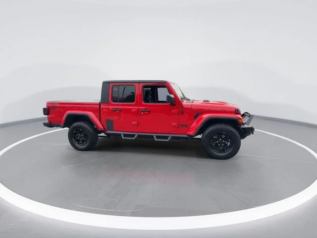 Used 2022 Red Jeep Sport image 9
