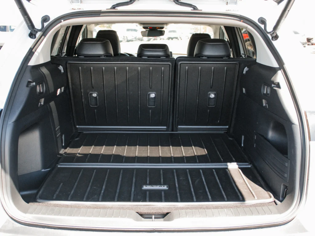 Used 2026 Wind Chill Pearl Mazda Premium image 28