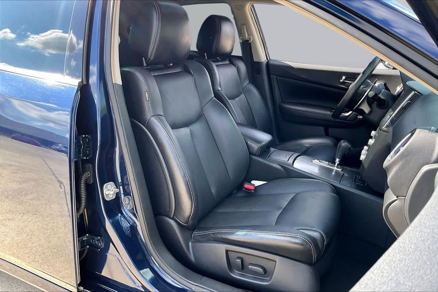 Used 2014 Navy Blue Metallic Nissan 3.5 SV w/Sport Pkg image 9